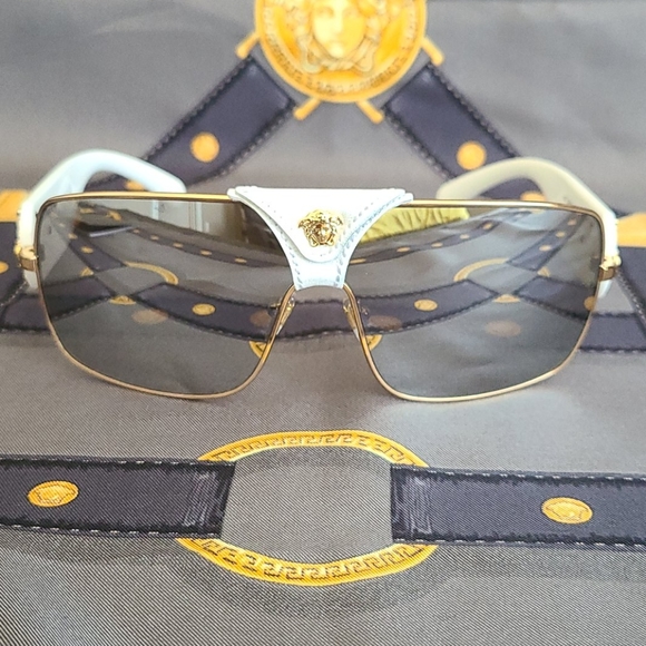 💯% GENUINE VERSACE UNISEX LOGO FRAME SUNGLASSES - Picture 2 of 16